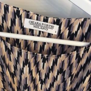 Klänning Chiara Forti modell Milano i fint skick small  - Sparsamt använd klänning. Skickas gärna. Chiara Forti. Modell Milano. Small.