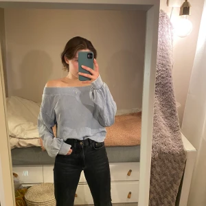 Off shoulder tröja - Off shoulder tröja från hm, fin blå färg