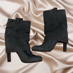 Klackskor  - Sjukt snygga mörkblå/grå klackskor i storlek 38😍