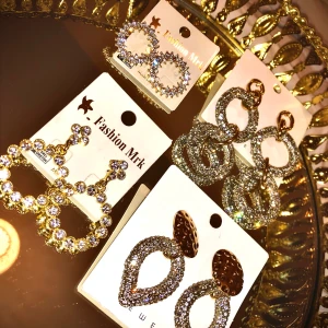 Lyxiga Örhängen✨ - Lyxiga örhängen i rostfritt stål, nickelfria samt allergivänliga! ✨