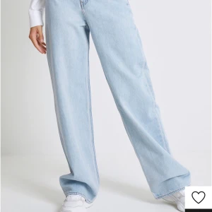 HIGH LOOSE - levis jeans  - Säljer dessa då dem är lite för korta för min smak, det är storlek 25/31 och jag är ca 174 cm lång. Inte använda mer en ändats 1 gång pgr av att jag tycker dem blir lite korta. 