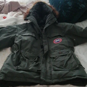 Canada goose herr storlek L - Nypris 8000. Mitt pris 1000