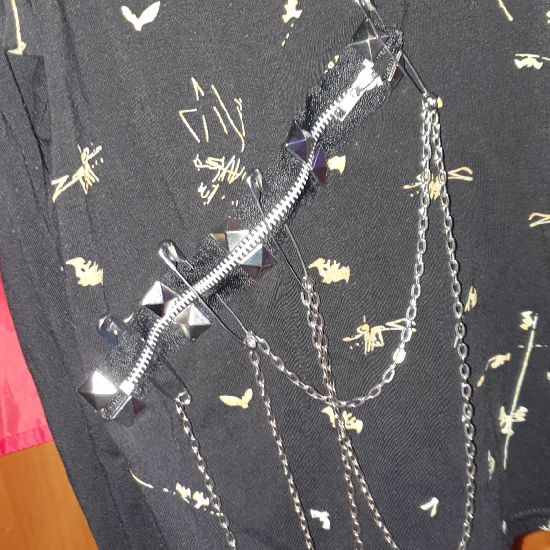 Off-shoulder Tröja med kedja - 90