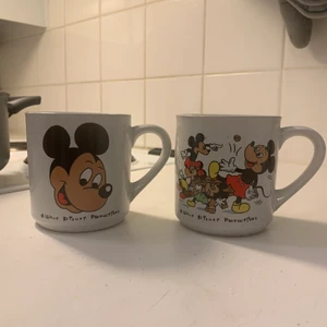 Mussepigg muggar  - Vintage mussepigg muggar som använts bara någon gång. Varsågoda att buda.