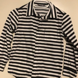 Barn skjorta storlek 122 - Storlek 122