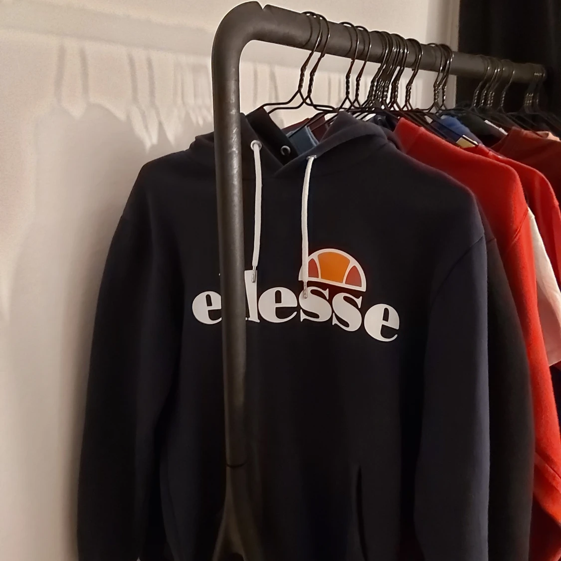 Mörk/marin blå ellesse hoodie 