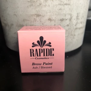 Browpaint - Fick denna i present men tyvärr är det fel färg för mig och den söker därför en ny ägare💗 nypris 215 kr, går att förhandla om priset men köparen står för frakten📦 
