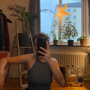 Linne - Tight grått linne! Passar mindre än storleken bra, något större också ❣️