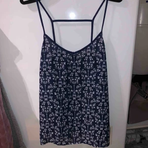 Linne  - Ett superfint linne från Primark i London för endast 99kr + frakt. Aldrig använd :) 