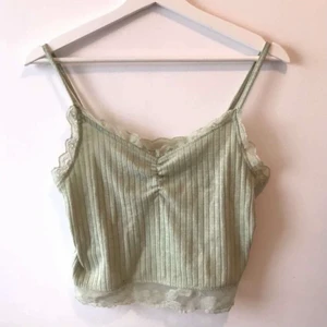 Grön topp - En söt topp i en mintgrön färg. Köp nu! ✨