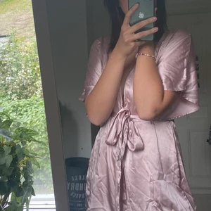 Jumpsuit/Nattlinne - Köptes för att använda som kimono 🥰 skriv om du är intresserad!