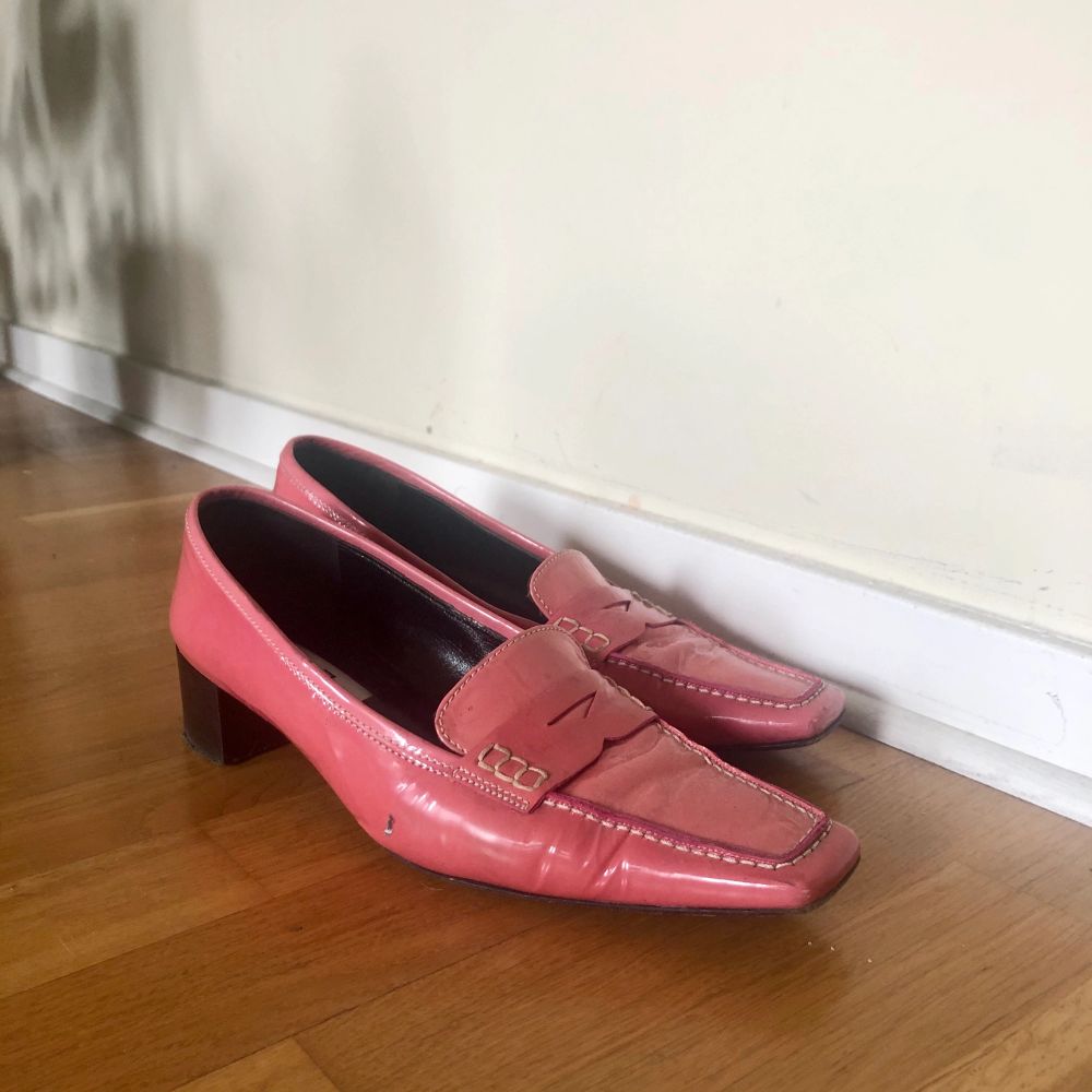 lackade rosa loafers från Marzio använda ett fåtal gånger . Skor.