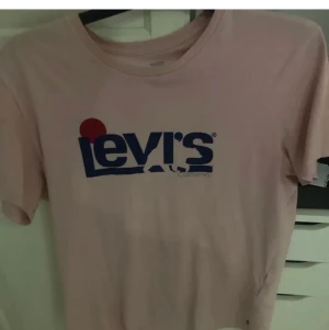 Levis tshirt - Aldrig använt. Storlek L . Köparen står för frakt
