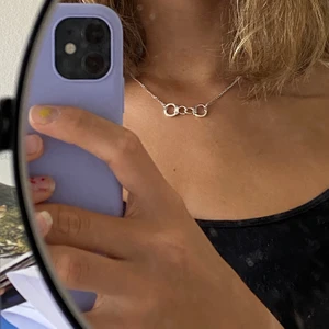 halsband med handbojor  - Handgjort halsband med handbojor🤝 Frakt 11kr💘 Fler smycken på insta @sthlm.jewelry💘💘