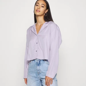 Pastell skjorta - Pastell lilla skjorta från weekday 💗 knappt använd💗 frakt tillkommer