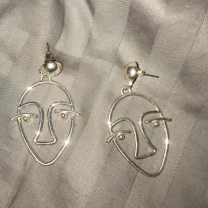 Örhängen i - Jättefina örhängen, tror de är köpta på H&M 