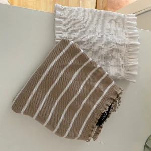 Topp  - Två supersöta toppar från Gina , en utan band och en offshoulder. Knappt använda! 