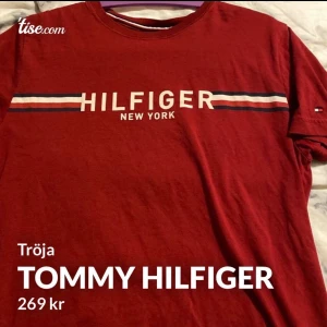 Tommy hilfiger  - Säljer denna tröjan från Zalando köpte för ca 500kr säker för endast 269kr,  mycket bra skick 