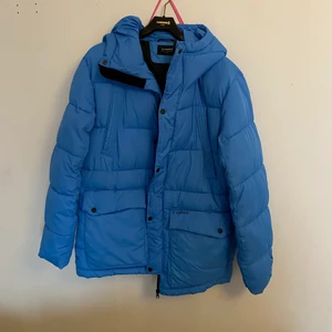 Supermysig blå vinterjacka - Frakt: 88kr💞 nypris: 699kr, knappt använd