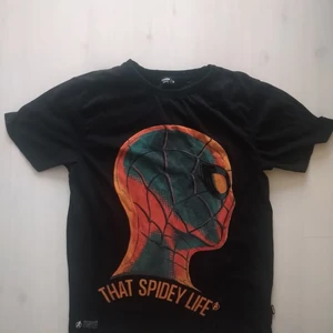 Spider man t-shirt  - För alla marvel älskar 
