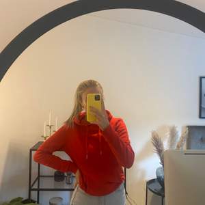 Helt vanlig röd hoodie från primark, storlek xs! Säljer för 100kr+frakt