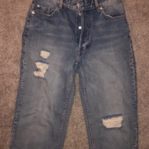 As coola jeans - Så fina helt oanvända, storlek 36 (S) sitter lite baggy på mig som brukar ha XS, är 161cm lång 