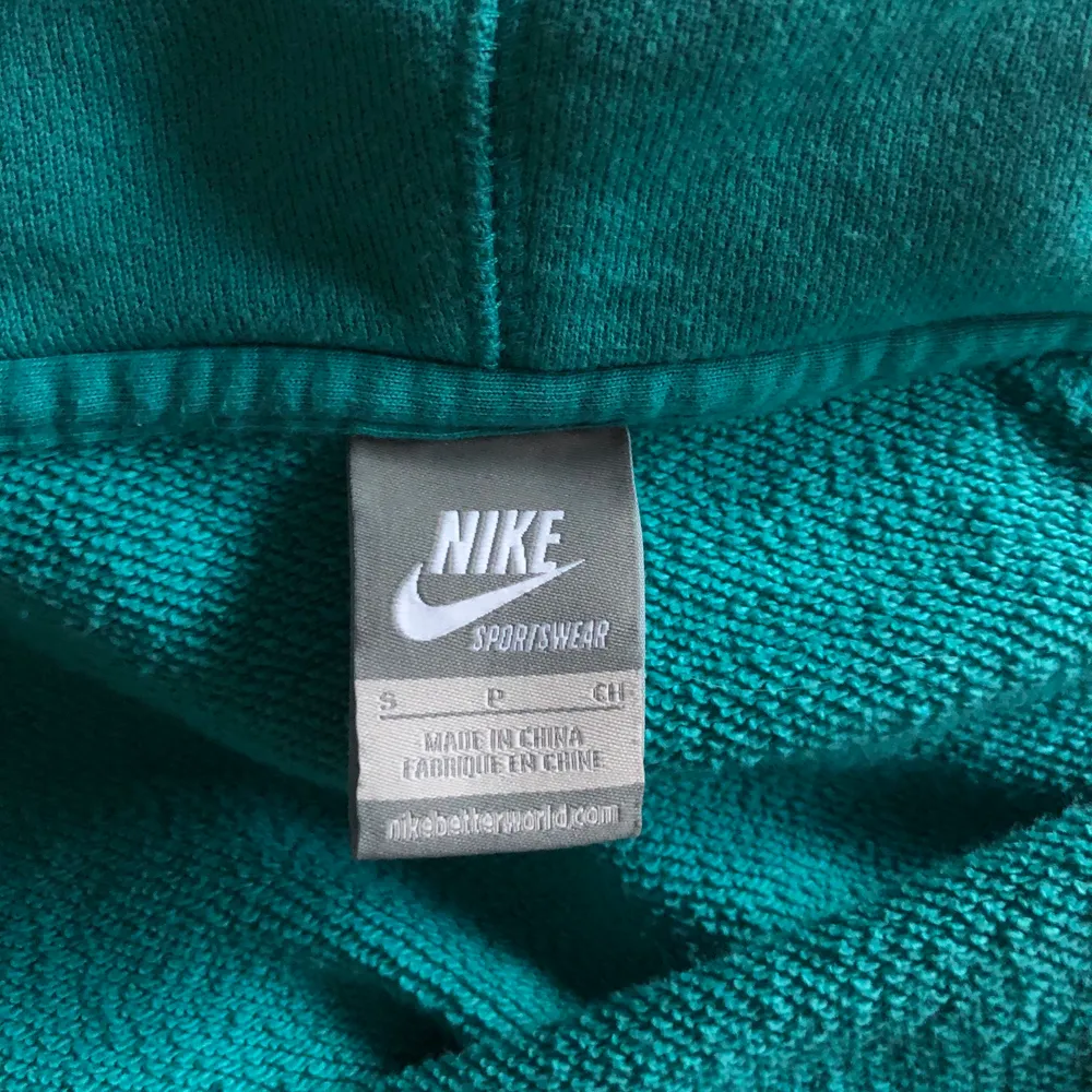Vintage Nike tränings tröja. Jättebra skick, men inte min stil så därför säljer jag💙. Hoodies.