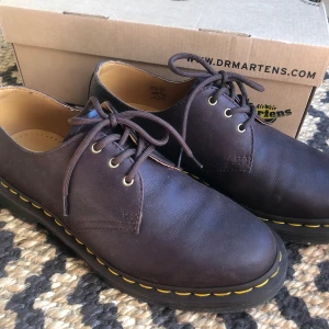 Dr. Martens 1461  - Selger mine Dr. Martens sko som er brukt kun 2 ganger, da de er for store. Kan sende i post eller du kan hente de i Stockholm:-) de er så gode som nye <3