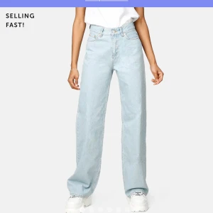 Junkyard - Säljer dessa superfina junkyard jeans i strl 27 då de var lite för långa på mig (158cm). Everuell frakt tillkommer 🥰 många intresserade, om flera vill köpa blir det budgivning annars snabbst till kvarn🥰🥰