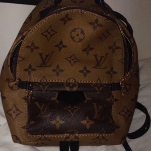 Väskor i skinn  - Använda men i nyskick! 