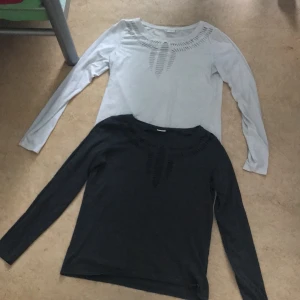 2 par Jacqueline de Yong tröjor - 2st långärmade tröjor som är slitna vid brösten, jätte finnt på men säljer dem för dem är lite för så för mig nu:( 100kr för båda +frakt 