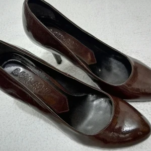 Strl 37 Högklackat - Knappt använd, som ny!