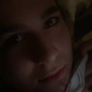 Irriterande syrra, ni kan buda men inte högre än 20kr, tror inte det är värt det. - Hon är ginger och kan ta din själ. Hon lagar inte mat, gör ingenting hemma och klagar bara hela tiden. 16år och så ful.