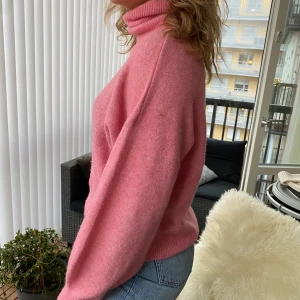 Rosa stickad tröja HM - En stickad tröja som aldrig används då jag inte använder färg. Superfint skick