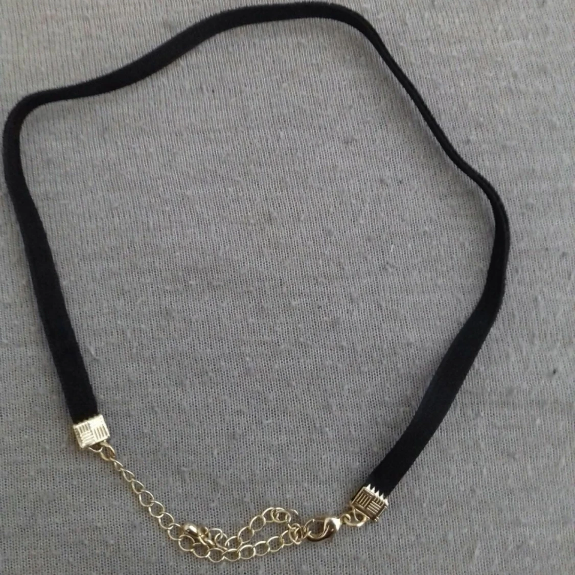 2 halsband + en chocker  - 91