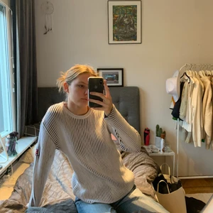 Randig dolce & gabbana stickad tröja  - Randig dolce & gabbana stickad tröja. Köparen står för frakten. 