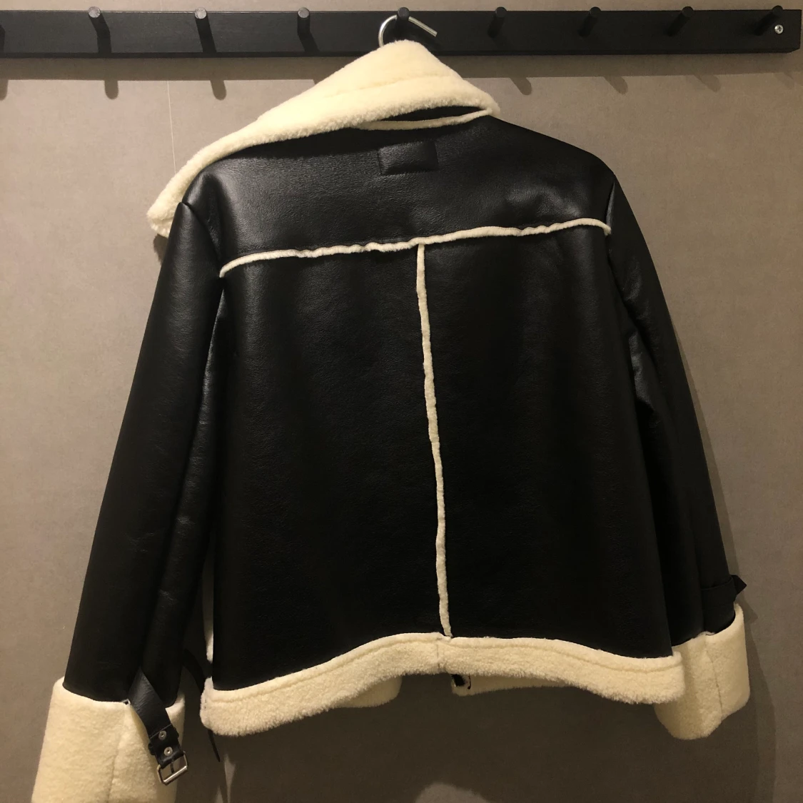 Svart och vit pilotjacka - 90