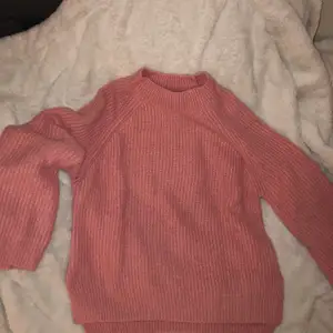 Selling this cozy bright pink jumper, size M