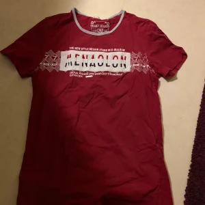 Zaki jeans, S - Zaki jeans, vanlig t-shirt som sitter bekvämt. Näst intill oanvänd. Passar man/kvinna