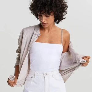 Vit topp - Vit kort topp strl 34🌸