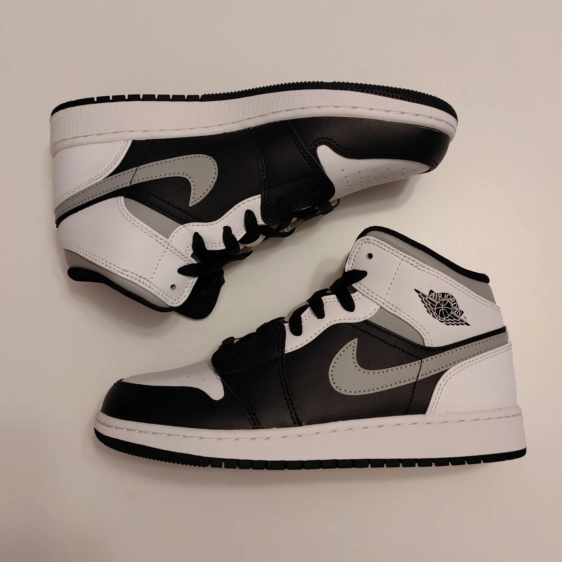 Jordan 1 Mid Shadow White (GS)