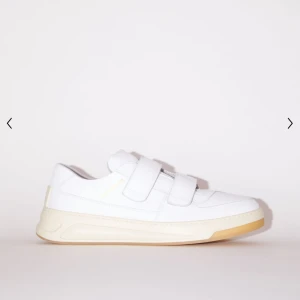 Acne skor - Intresse koll på mina acne skor, samma modell som på bilden fast mina är mint gröna! Fina och fräscha till sommarn💕 nypris är 3000 kr. Box etc medföljer. Unisex