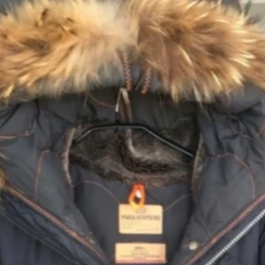 Parajumer  - Säljer min parajumer jacka pga fel storlek.Jackan är i fint skick har nästan aldrig använts o jackan är äkta! Jackan är i storlek 38 funkar som en S och en M