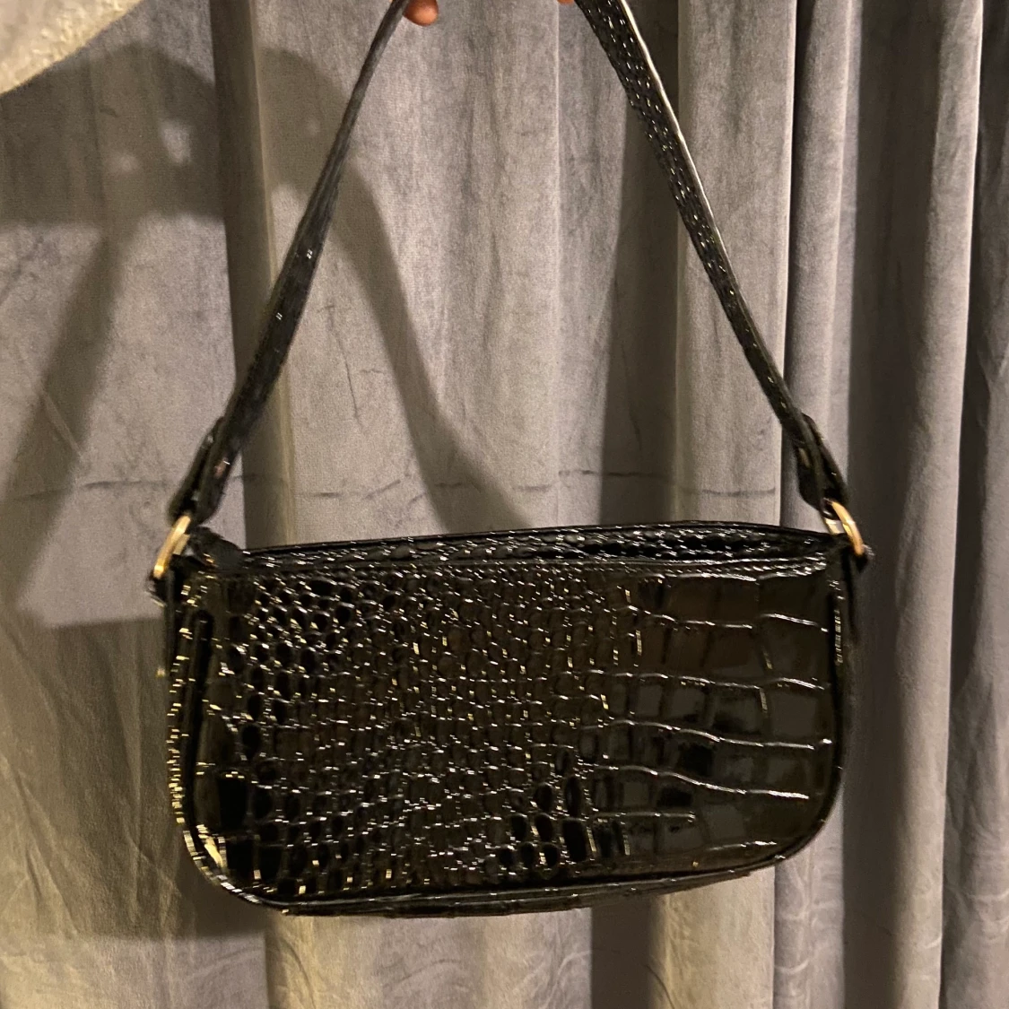 Svart krokodilläder axelväska 