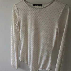 Party tröja - Nättröja med stjärnor på✨ stl XS köpt från BikBok🤍 Köparen stå för frakt 