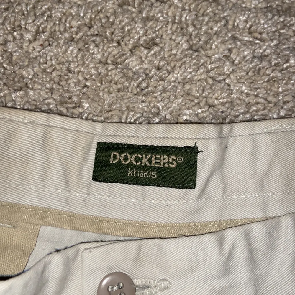 Fina långa beiga shorts jag köpt på Plick men som inte kommer till användning!😋 frakt-spårbart 63kr. Shorts.