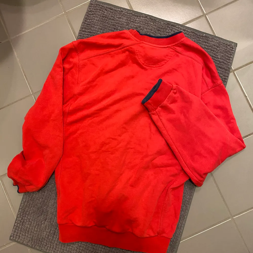 En vintage Nike tröja i storlek S. Oversize. . Tröjor & Koftor.