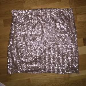  - Säljer denna snygga kjol. Passar även som strl 38