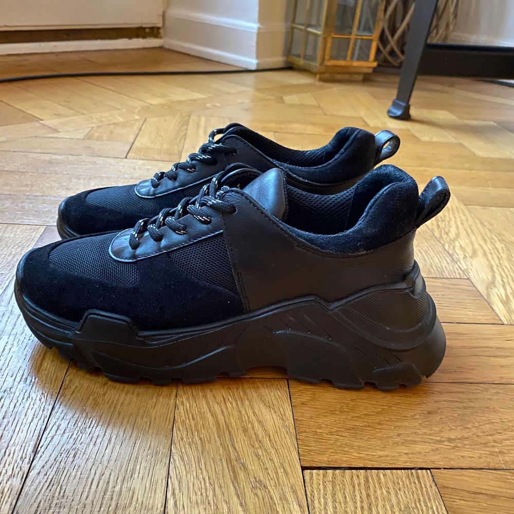 Black sneakers from Minimarket Stockholm. Size 37. Made in Portugal. . Skor.