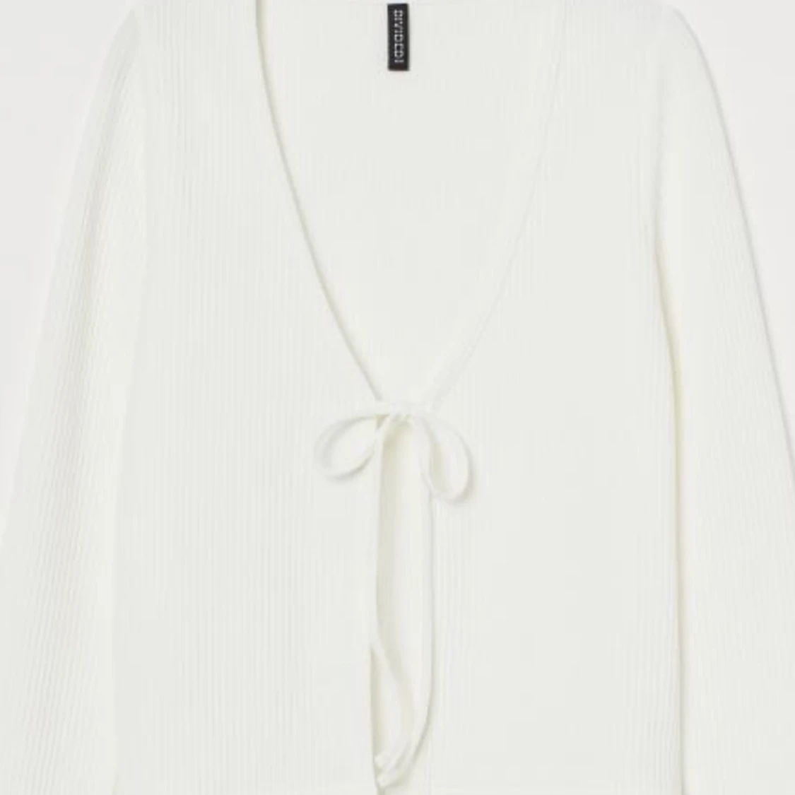 Vit kofta med knytbara snören